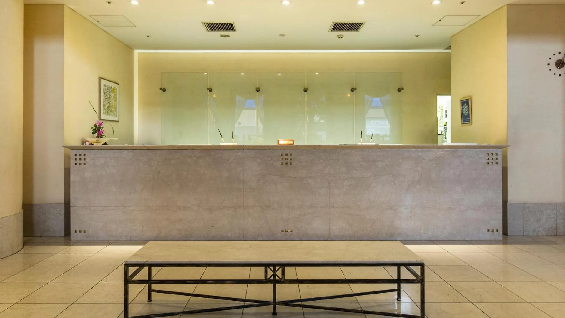 Authent Hotel Otaru 4*,