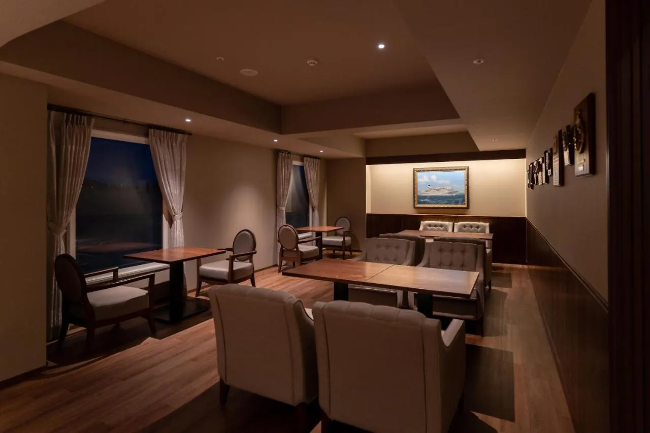 Authent Hotel Otaru 4*,